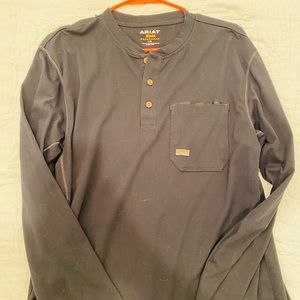 Men’s Ariat Henley in Large